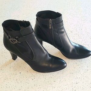 Aquatalia Vera Gomma booties, size US11
